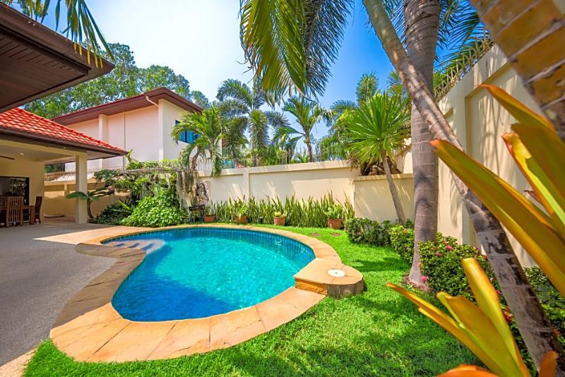 Private Beach Majestic Pool Villa Паттайя Экстерьер фото